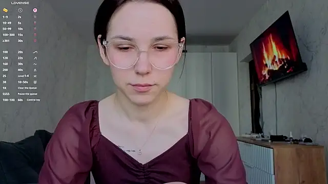 Honey Peachy online show from May 5, 2026, 12:02 pm