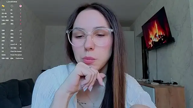 Honey Peachy online show from May 6, 2026, 7:13 am