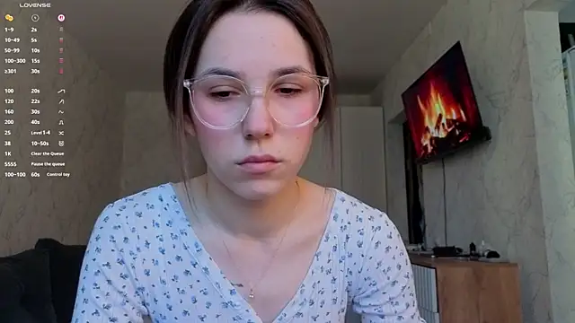 Honey Peachy online show from May 7, 2026, 7:03 am