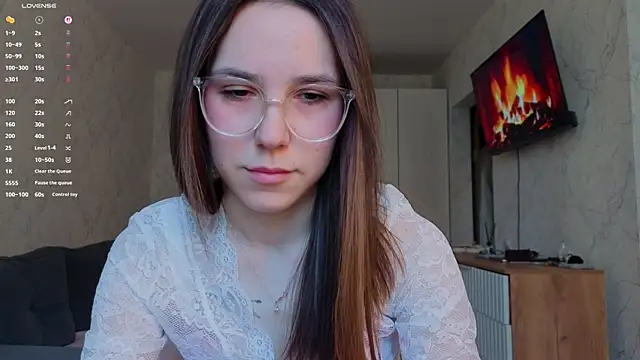 Honey Peachy online show from May 8, 2026, 7:03 am
