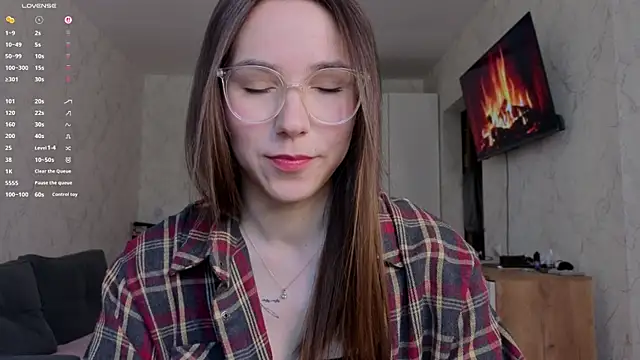 Honey Peachy online show from May 10, 2026, 7:35 am