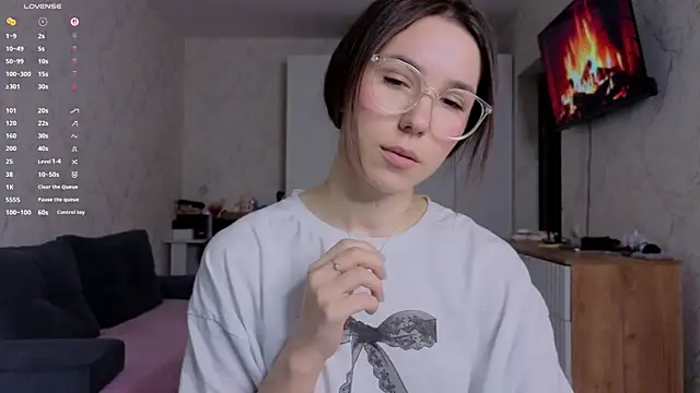 Honey Peachy online show from May 11, 2026, 2:45 pm