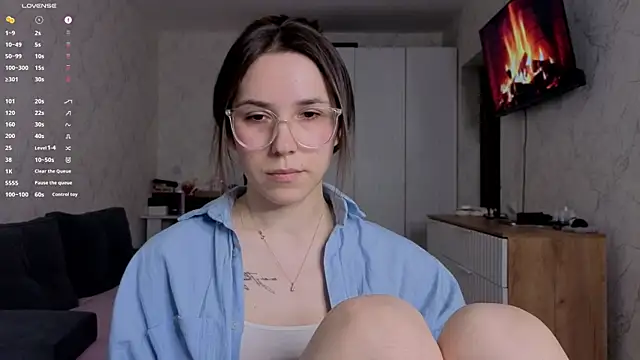 Honey Peachy online show from May 12, 2026, 12:57 pm
