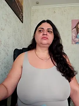 -CUTE-EVVIL- online show from May 10, 2026, 6:29 am