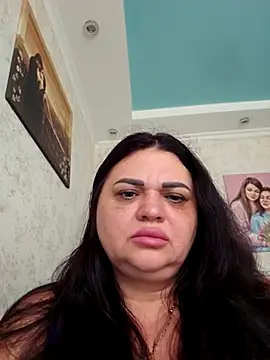 -CUTE-EVVIL- online show from May 18, 2026, 5:24 am