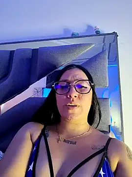 valeryrouse27 online show from May 2, 2026, 8:36 pm