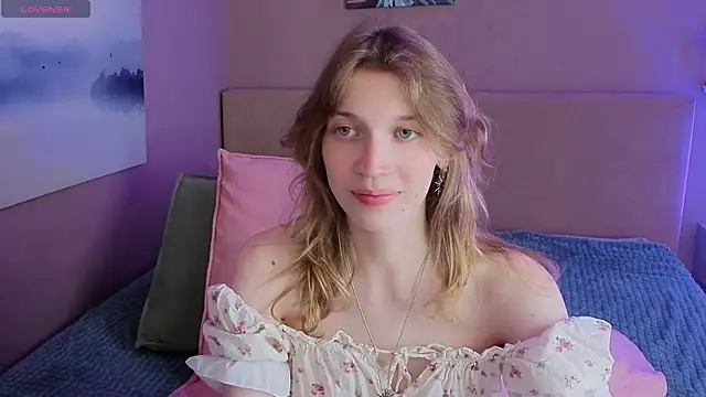 Emily Cartex online show from June 25, 2026, 6:29 am