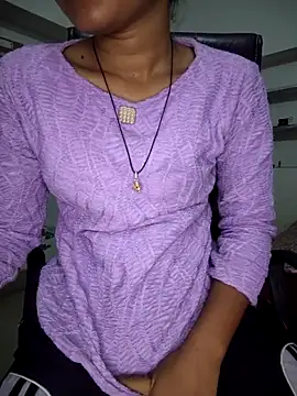 ESHA-LOVE online show from May 21, 2026, 5:09 pm