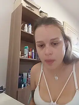 Snapshot of LunnaKitten chatting on July 21, 2026, 4:42 pm LunnaKitten online show from July 21, 2026, 4:42 pm