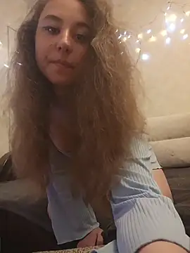 -NicoleSmith- online show from May 18, 2026, 4:24 pm
