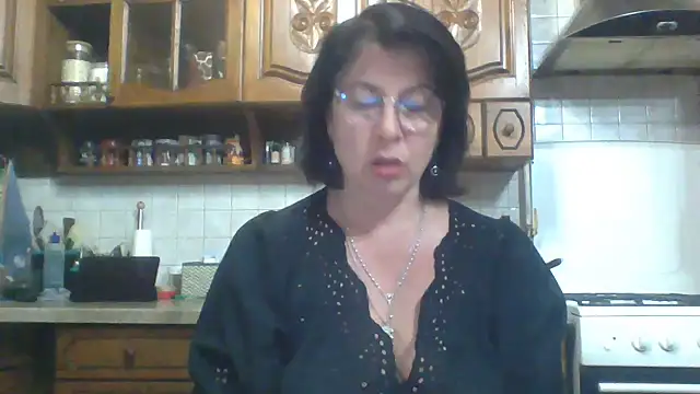 Snapshot of Fiona06 chatting on May 21, 2026, 7:43 pm Fiona06 online show from May 21, 2026, 7:43 pm