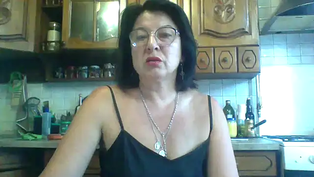 Snapshot of Fiona06 chatting on May 25, 2026, 5:57 am Fiona06 online show from May 25, 2026, 5:57 am