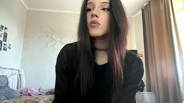 Snapshot of LouisePavlides chatting on May 3, 2026, 1:50 pm LouisePavlides online show from May 3, 2026, 1:50 pm