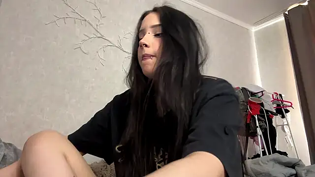 Snapshot of LouisePavlides chatting on May 15, 2026, 12:45 pm LouisePavlides online show from May 15, 2026, 12:45 pm