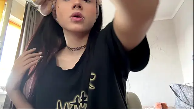 Snapshot of LouisePavlides chatting on May 23, 2026, 12:42 pm LouisePavlides online show from May 23, 2026, 12:42 pm