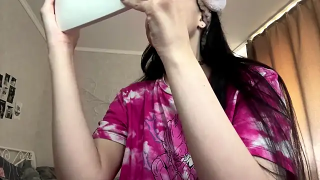 Snapshot of LouisePavlides chatting on May 31, 2026, 11:28 am LouisePavlides online show from May 31, 2026, 11:28 am
