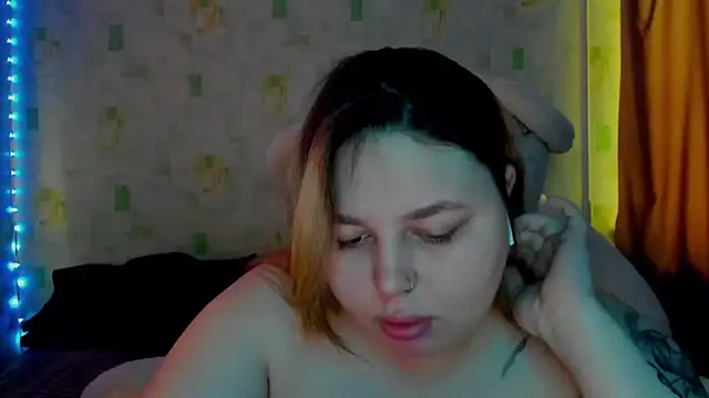 Snapshot of LillyHaigh chatting on May 13, 2026, 6:33 am LillyHaigh online show from May 13, 2026, 6:33 am
