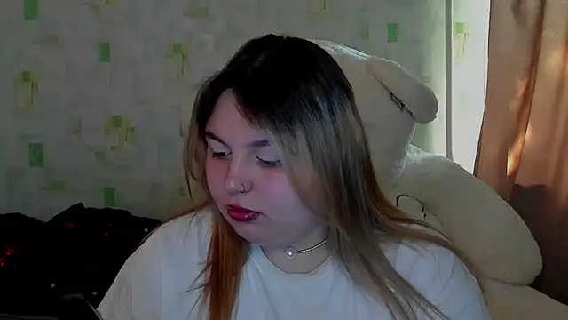 Snapshot of LillyHaigh chatting on May 23, 2026, 5:56 am LillyHaigh online show from May 23, 2026, 5:56 am
