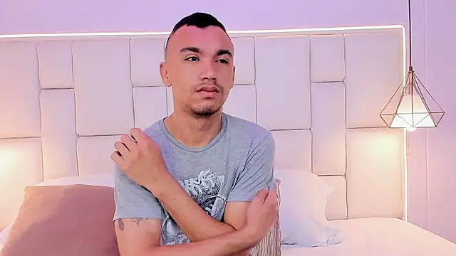 Snapshot of AndresSolorzano1 chatting on May 12, 2026, 11:40 am AndresSolorzano1 online show from May 12, 2026, 11:40 am
