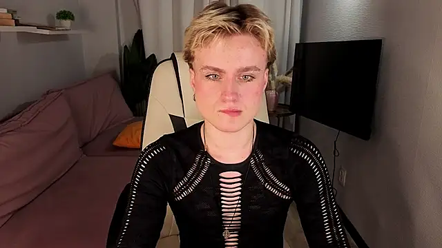 cumboydoll online show from May 4, 2026, 1:18 pm