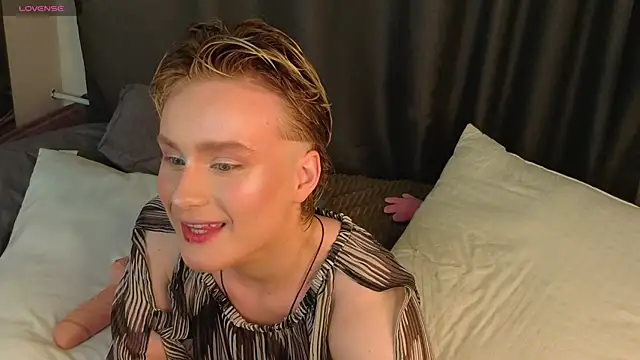 cumboydoll online show from May 20, 2026, 9:10 pm