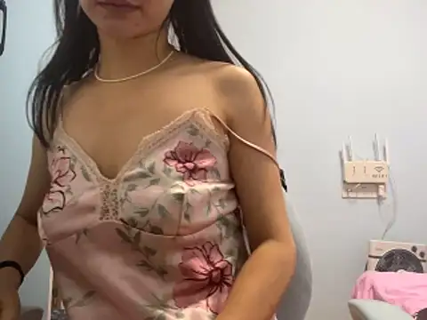 Xixi-bb online show from May 4, 2026, 10:33 am