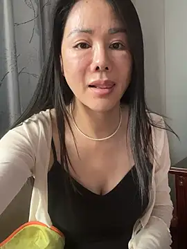 Xixi-bb online show from May 18, 2026, 2:51 am
