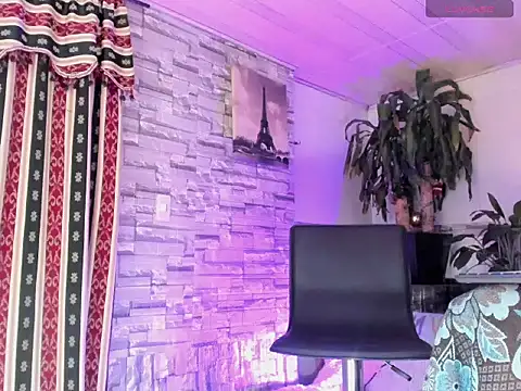 BeautyCatalella1 online show from May 4, 2026, 1:40 pm