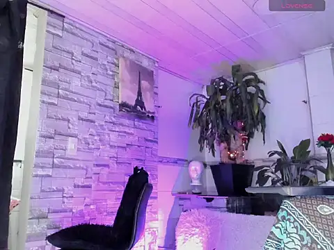 BeautyCatalella1 online show from May 7, 2026, 12:43 pm