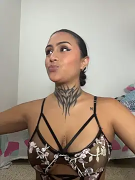 sarah escobarr  online show from May 9, 2026, 10:04 pm