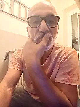 Snapshot of circusmale chatting on April 26, 2026, 8:17 pm circusmale online show from April 26, 2026, 8:17 pm