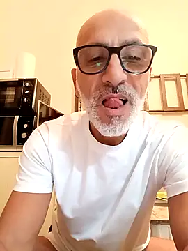 Snapshot of circusmale chatting on May 17, 2026, 11:34 pm circusmale online show from May 17, 2026, 11:34 pm