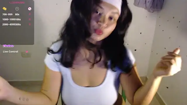 Snapshot of Lily____ chatting on May 2, 2026, 12:59 am Lily online show from May 2, 2026, 12:59 am