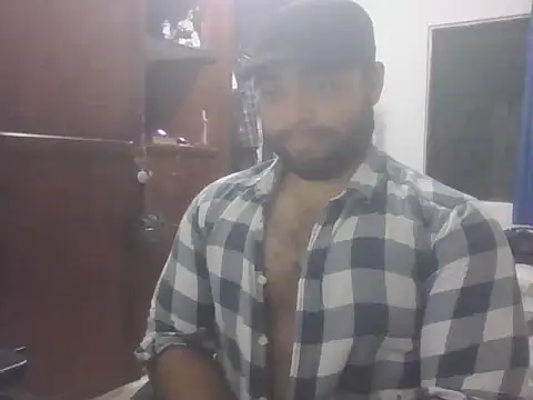 Snapshot of Bearmachin chatting on April 29, 2026, 3:43 am Bearmachin online show from April 29, 2026, 3:43 am