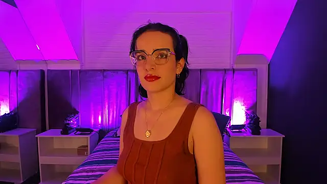 Snapshot of Azahara_18 chatting on May 8, 2026, 11:32 pm Azahara 18 online show from May 8, 2026, 11:32 pm