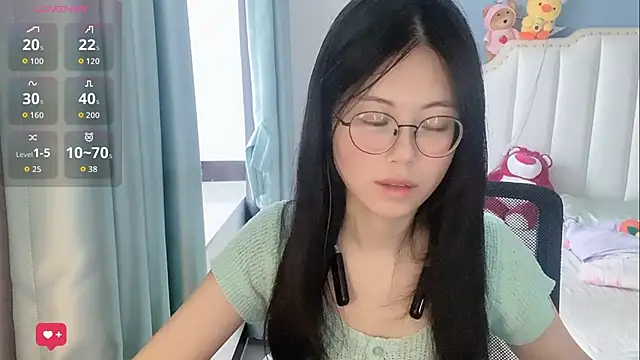 Luna-666 online show from May 14, 2026, 12:17 am
