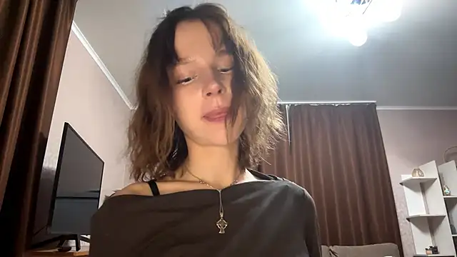 asunasue online show from May 7, 2026, 11:43 pm