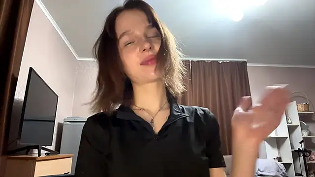 asunasue online show from May 13, 2026, 11:44 pm