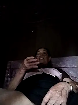 Snapshot of mouth22 chatting on May 4, 2026, 8:10 am mouth22 online show from May 4, 2026, 8:10 am