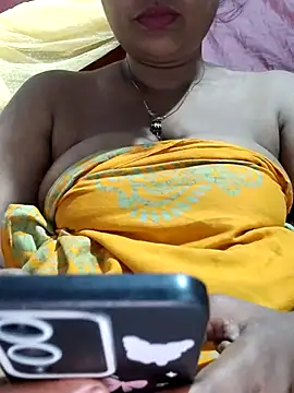 Snapshot of Gulapi_N chatting on May 15, 2026, 11:56 pm Gulapi N online show from May 15, 2026, 11:56 pm