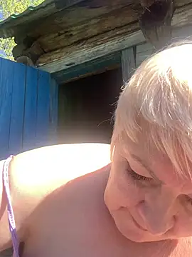 Laura Miillf online show from May 10, 2026, 9:03 am