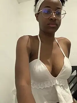 Snapshot of Julyshygirl chatting on April 27, 2026, 1:36 am Julyshygirl online show from April 27, 2026, 1:36 am