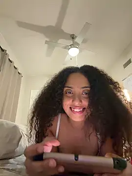Snapshot of yasailynmari chatting on May 16, 2026, 7:27 am yasailynmari online show from May 16, 2026, 7:27 am
