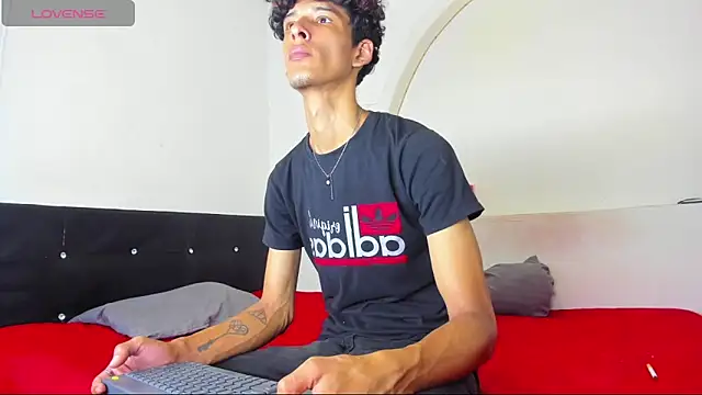 liammendoza98 online show from May 4, 2026, 11:17 am