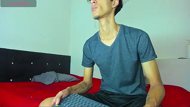 liammendoza98 online show from May 12, 2026, 11:51 am