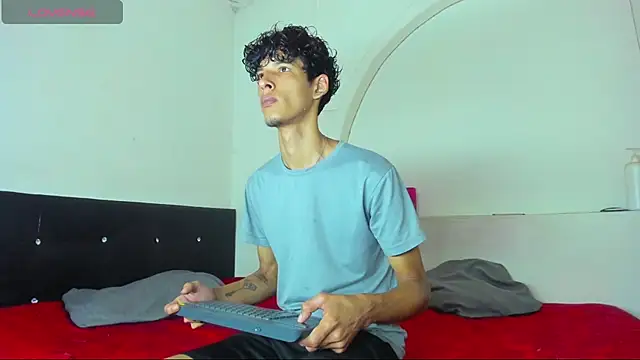 liammendoza98 online show from May 15, 2026, 12:01 pm