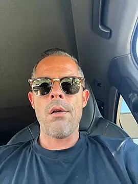 Snapshot of Riccardo86xx chatting on July 4, 2026, 2:23 pm Riccardo86xx online show from July 4, 2026, 2:23 pm