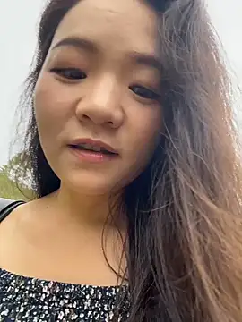 xiaochengzi505 online show from May 12, 2026, 12:41 am