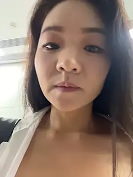 xiaochengzi505 online show from May 28, 2026, 12:41 am