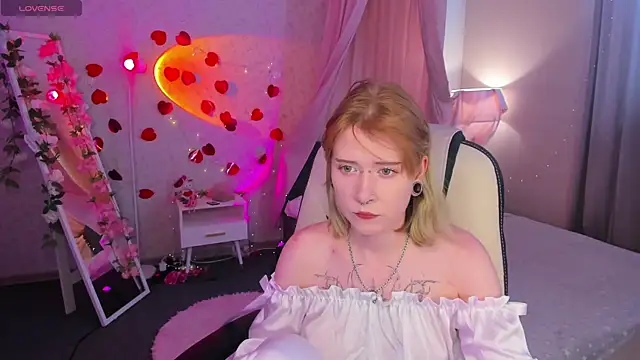 Elira Vane online show from July 7, 2026, 2:58 am